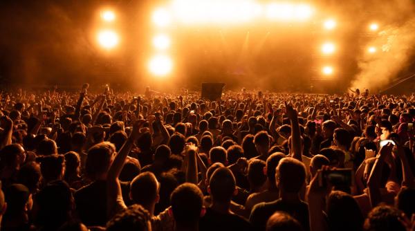 Alarmă falsă de cutremur în Italia: Fanii lui Travis Scott au dansat până au băgat frica în locuitori