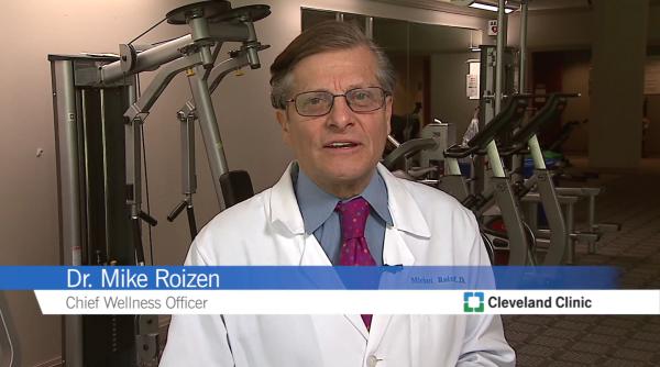 Un medic în vârstă de 78 de ani dezvăluie secretul tinereții. Susține că vârsta lui biologică este cu 20 de ani mai tânără datorită dietei 