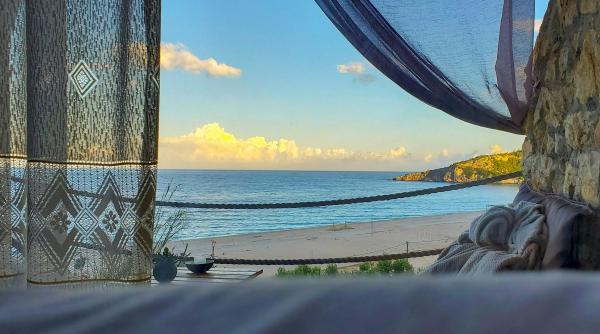 Cât au cheltuit doi români pe o vacanță în Albania: „Biletele de avion au fost doar 100 de lei de persoană dus-întors”