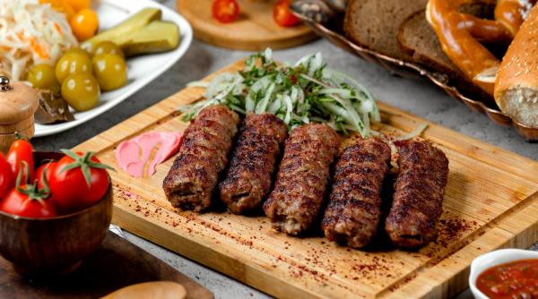 Delicii românești. Cea mai ușoară rețetă pentru pasta de mici