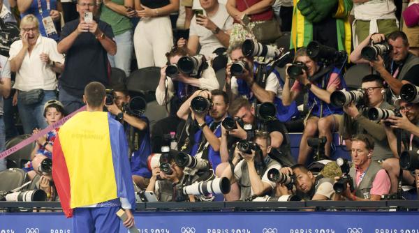 David Popovici a unit galeriile rivale din Liga 1. Un întreg stadion a izbucnit în urale, după ce cursa a fost difuzată pe ecranul gigantic, chiar înainte de meci