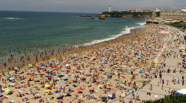 Trei turiste au fost lovite de fulger pe o plajă din Italia. Martori: "Scenă apocaliptică"