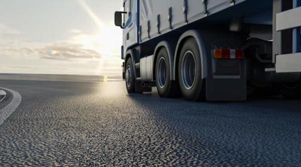 Un român a fost amendat cu 5.100 de euro pentru conducerea fără permis a unui camion în Florența