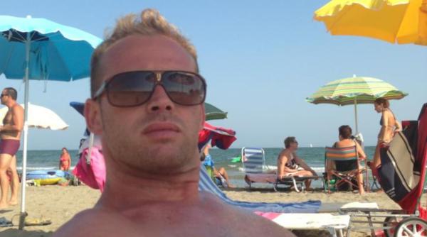 Un italian venit de la plajă a fost amendat cu 50 de euro pentru că a mers doar 200 de metri fără tricou. ”Primarul descurajează turismul” 