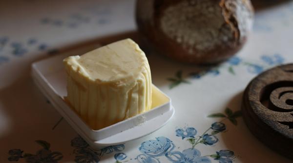 Cum să faci unt acasă: Rețeta simplă și delicioasă pentru unt proaspăt