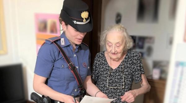 Carabinierii au sărit în ajutorul unei bătrâne din Italia care nu își putea face cumpărăturile. ”Dacă nu am încredere în voi, în cine să am încredere?”