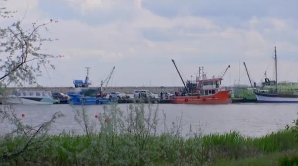 Incendiu puternic pe un vapor naval din Șantierul Midia. Patru persoane sunt dispărute