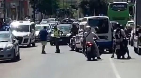 Urmărire ca în filme: Un italian condamnat la închisoare a fugit din judecătorie și a furat duba poliției / VIDEO