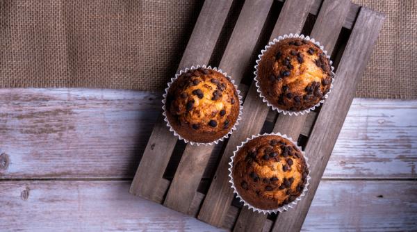 Brioșe cu banane. Cel mai delicios mod de a folosi bananele prea coapte 