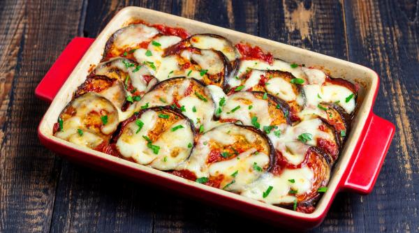 Vinete la cuptor umplute cu brânză - o explozie de arome