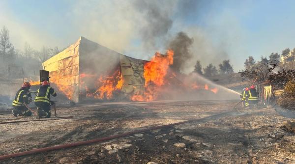 Incendiile devastatoare din Grecia sunt vizibile din Spațiu. Un pompier român a fost rănit grav în lupta cu flăcările