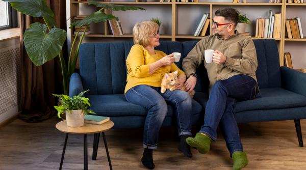 Șapte din zece tineri spanioli locuiesc cu părinții: Emanciparea a crescut ușor în 2023, dar rămâne sub nivelul pre-pandemic