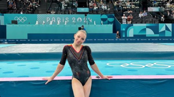 Gimnasta Ana Maria Bărbosu, în pericol la evenimentul de omagiere de la Focșani: Un jandarm fals a fost depistat la ceremonie cu o armă