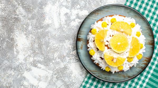 Tort răcoros de clătite cu cremă de lămâie și mascarpone