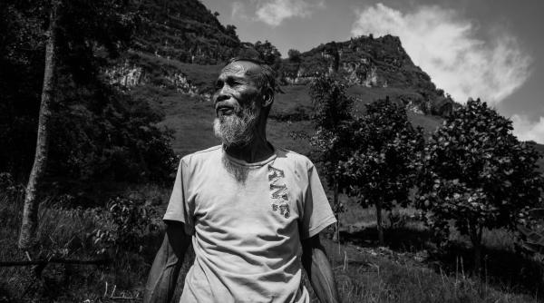 Omul care a păcălit moartea: Un bărbat diagnosticat cu o boală terminală, a trăit încă 45 de ani după ce s-a mutat pe o insulă din Marea Egee