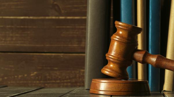 O ucraineancă, proaspăt mamă, a dat în judecată adăpostul în care stă pentru că nu i se permite iubitului român să doarmă peste noapte