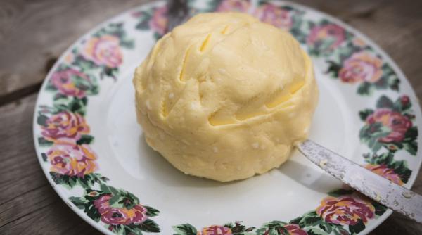 Rețetă rapidă: Unt de casă, gata în doar 15 minute