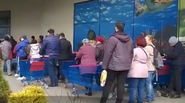 Teroare în Odesa: Orașul a rămas fără curent electric după ultimul atac al rușilor. Oamenii se înghesuie să cumpere apă