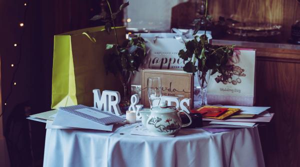 Câți bani pun nemții ca dar la nuntă: „În România se pun niște sume exorbitante”