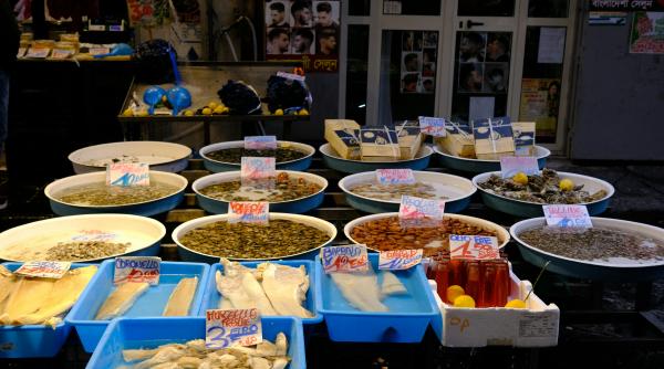 Prețuri revoltătoare într-o piață din Italia. O turistă a cumpărat patru kg de mezeluri și brânzeturi de peste o mie de euro