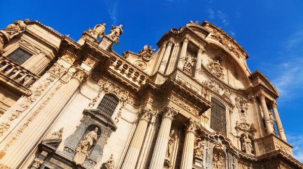 Turiştii germani şi britanici impulsionează PIB-ul Spaniei, în timp ce economiile lor stagnează