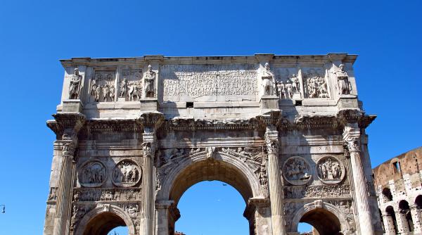 Furtună severă la Roma. Arcul lui Constantin a fost avariat de fulger