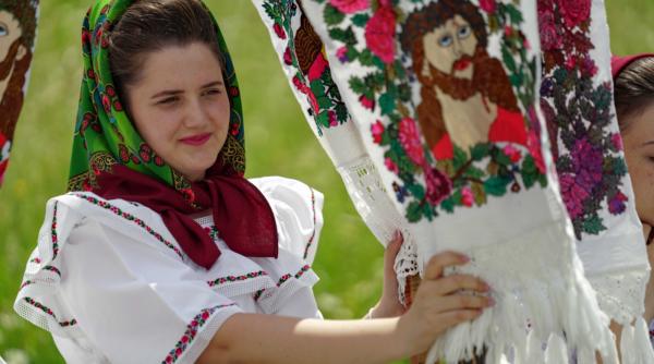 Grup de lectură pentru româncele din diaspora. Mirela Fanea: "E important pentru mămici să vorbească cu copiii lor în limba română"