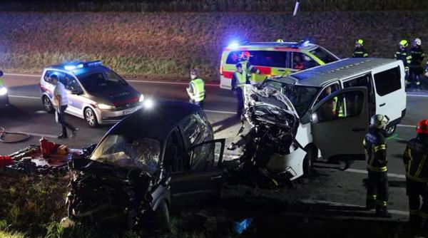 Cinci români au fost răniți într-un accident grav între o dubiță și o mașină în Austria