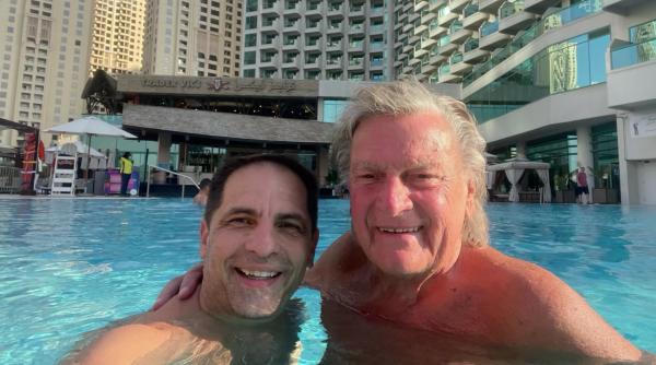 Florin Piersic, prima apariție după spitalizare. Actorul promite să revină pe scenă în ianuarie: „Nu mi se potrivește cuvântul adio”