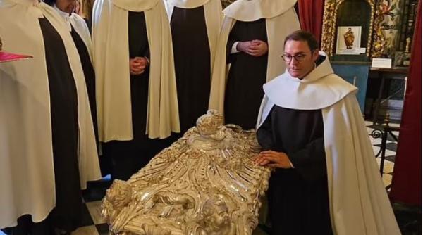Miracol în Spania: Trupul Sfintei Tereza a rămas perfect conservat după 450 de ani
