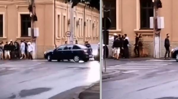 Polițiștii din Turnu Măgurele au fost atacați de rudele unui copil prins la volan fără permis