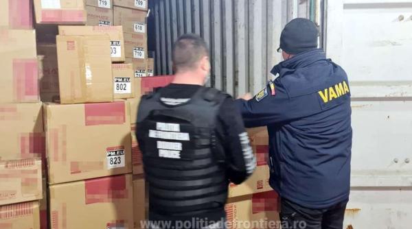 Cât se plătește șpagă în port. Un angajat de la vamă a înghițit biletul cu mita luată când DNA a intrat peste el 