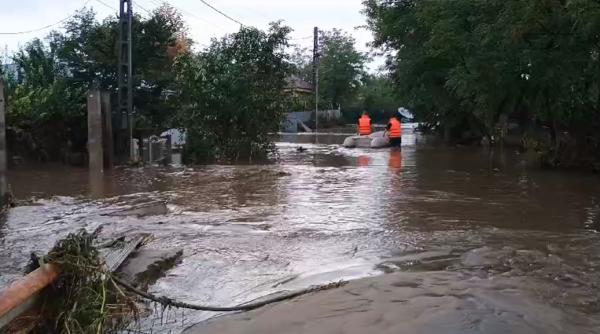 Tragedie în estul țării: Mii de gospodării sub ape, două persoane dispărute și patru decese confirmate în urma viiturilor