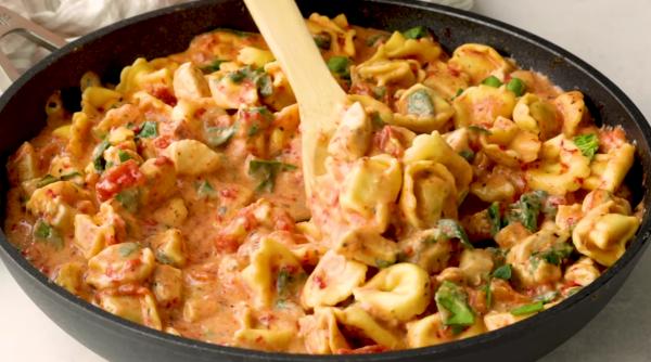 Paste Fajitas - un preparat mexican delicios care combină puiul cu o mulțime de legume sănătoase