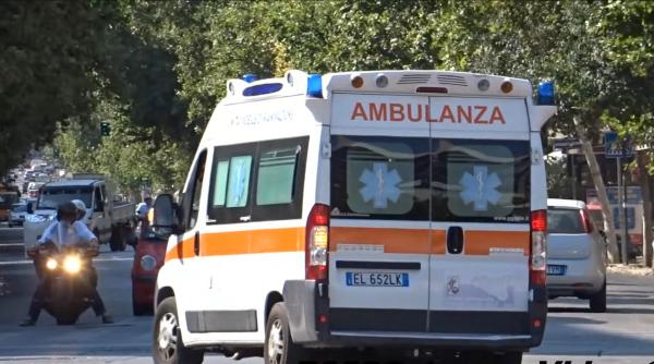 Incident ieșit din comun în Florența: Un bărbat a încercat să fure o ambulanță în timp ce primea îngrijiri medicale