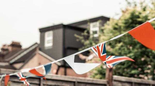 Român stabilit în Anglia: "În Marea Britanie, copiii plătesc părinților chirie. Noi, românii, avem simțul familiei" - VIDEO