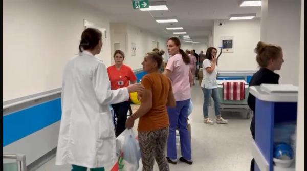 Se întâmplă în România: mâncarea servită la școală a băgat în spital 120 de persoane, majoritatea elevi
