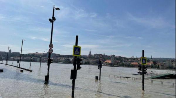 Stare de alertă în Ungaria: Dunărea a inundat Budapesta, iar autoritățile se pregătesc pentru o nouă viitură - FOTO/VIDEO