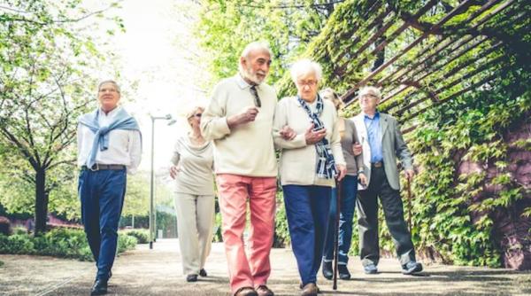 Spania. Bonus de 2.500 de euro pentru cei care locuiesc cu persoane în vârstă de peste 75 de ani