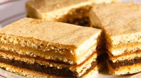 Prăjitură tradițională cu foi și gem. Iese fragedă și pufoasă