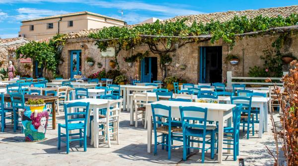 Grecia va impune o taxă de 20 de euro turiștilor și măsuri drastice pentru a combate turismul excesiv 