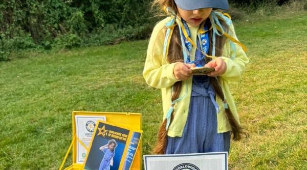 O fetiță româncă de cinci ani din Anglia a doborât două recorduri mondiale. „Sper să poată motiva și alți copii cu nevoi speciale"