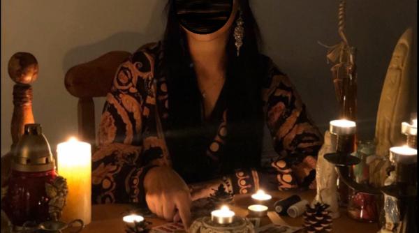 Un bărbat a sunat disperat la poliție. O vrăjitoare l-ar fi păcălit să-i dea 7000 euro ca să-i rezolve problemele