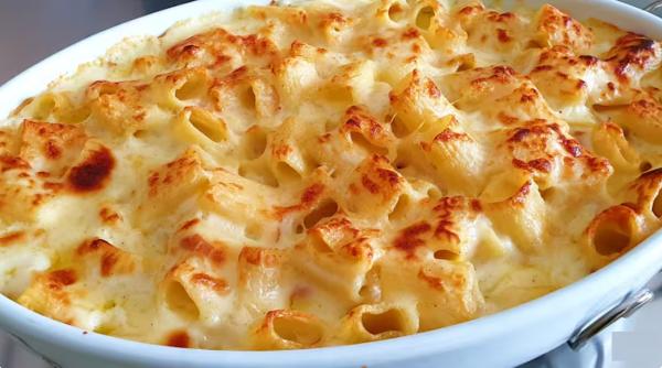 Paste delicioase cu patru tipuri de brânză, pregătite la cuptor. Savurează fiecare mușcătură!