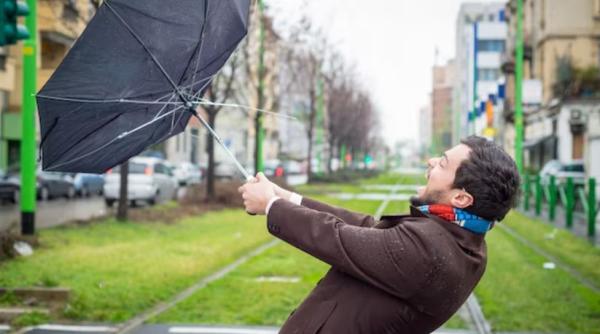 Cod roșu pentru furtuni puternice și ploi torențiale. Atenționare de călătorie pentru românii care se deplasează în Bosnia și Herțegovina