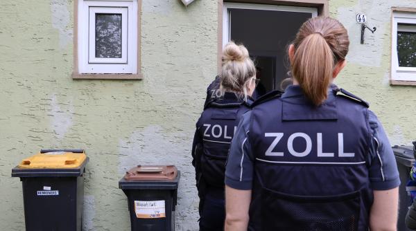 Încep problemele pentru românii din Germania care au cumpărat contracte false de muncă 