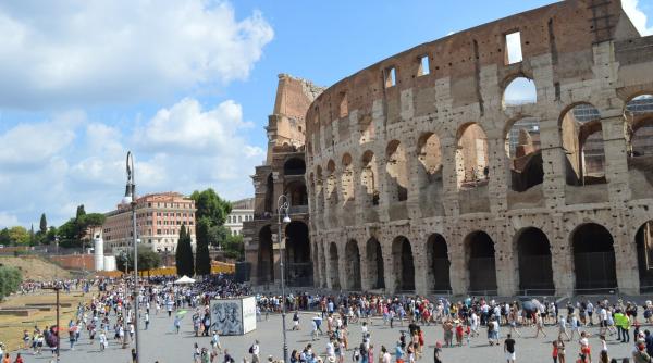 Tradițiile culturale naționale, promovate în rândul tinerilor români din diaspora la cel mai înalt nivel. Eveniment de amploare în centrul Romei / video