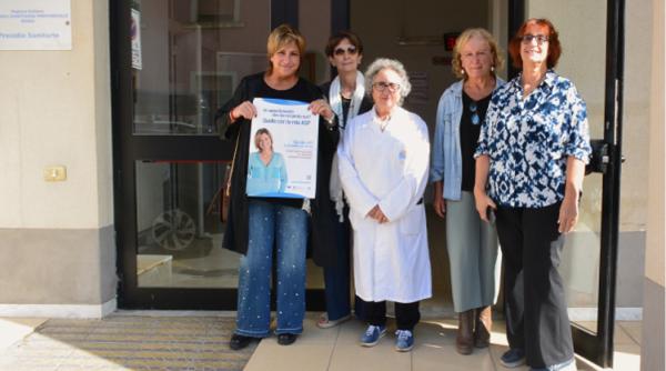 Inițiative de prevenire a cancerului și screening gratuit organizate în Italia, la sediul Xibetan, unde sunt expuse costume populare românești