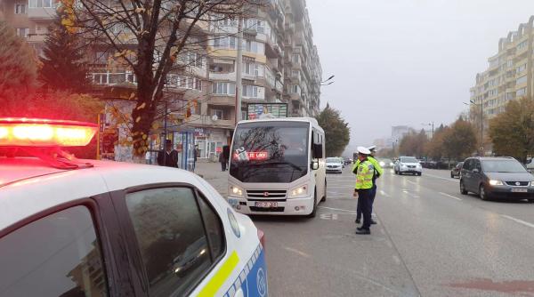 Abuz incredibil al polițiștilor: Tânără de 22 de ani, reținută pentru că polițiștii i-au uitat pe mașină imprimanta mobilă 