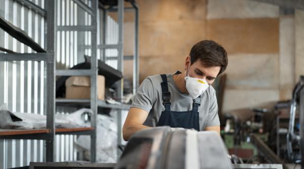 O firmă din Italia se plânge că nu găsește muncitori, deși oferă salariu "competitiv": 1.500 de euro la program de 8 ore